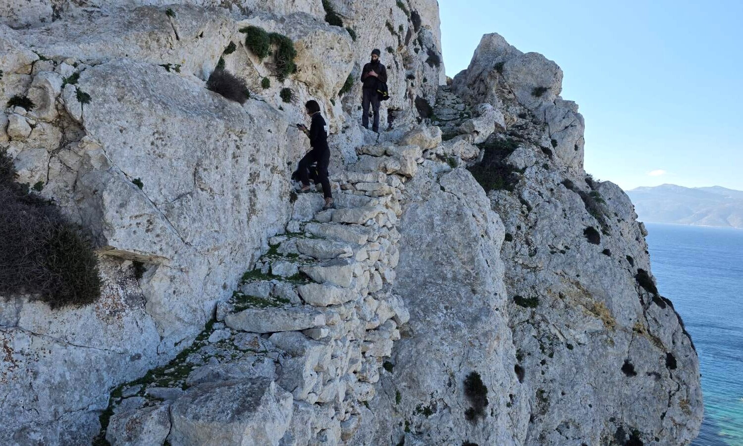 Αυτή η σκάλα συνδέει το νότιο και το βόρειο μέρος του νησιού.