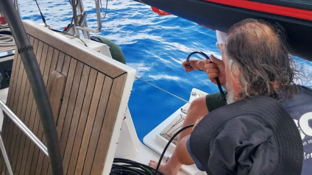 Deploying a hydrophone